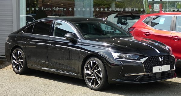 DS Automobiles е собственост на Citro&euml;n и оперира в луксозно-премиум сегмента. Независимата марка DS беше създадена чак през 2014-а., а DS9 е сред настоящите й модели.
